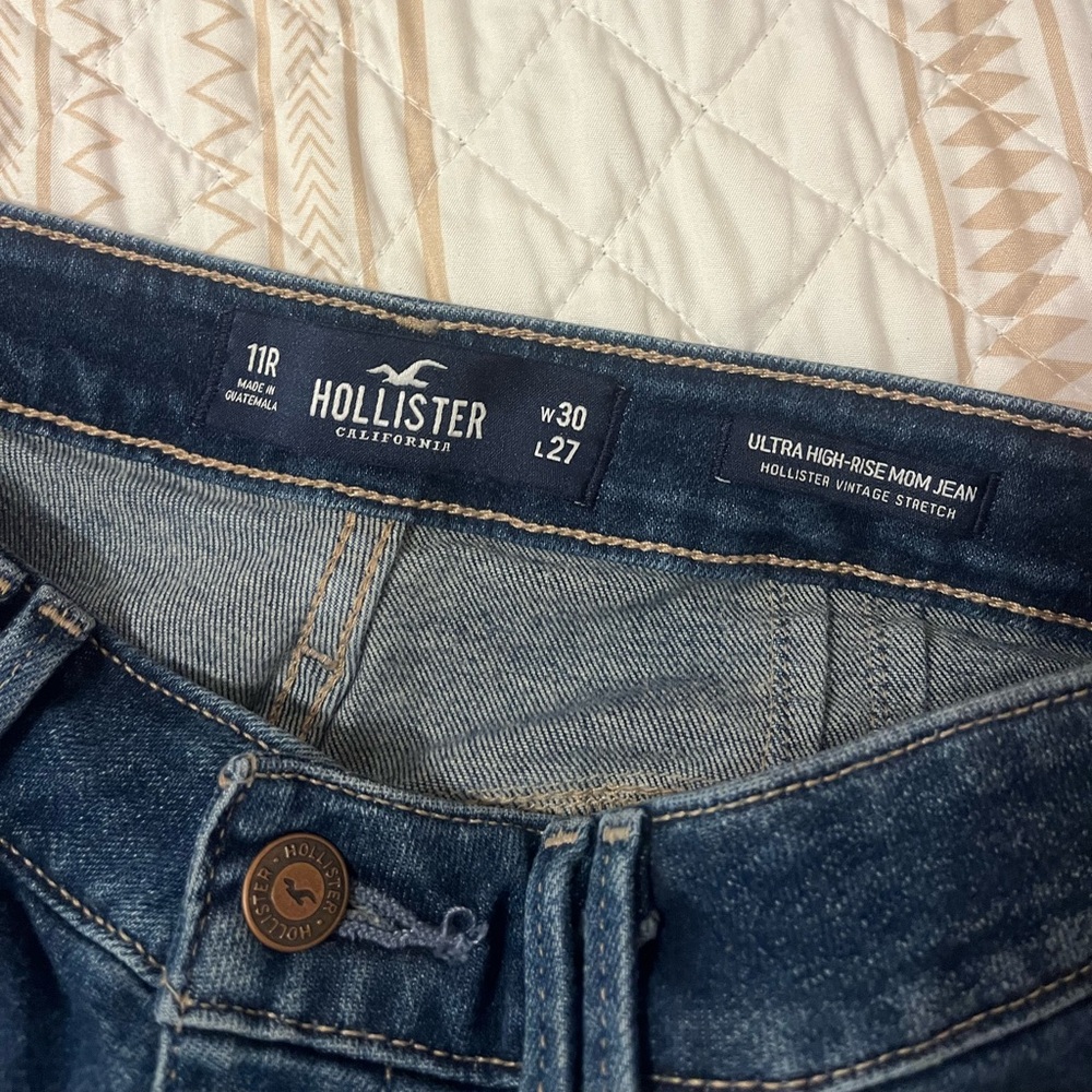 Hollister High Rise Mom Jean in Dark Wash